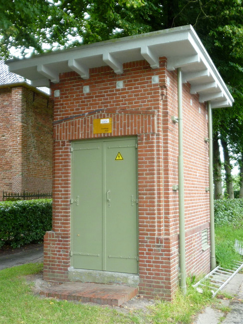 Transformatorhuisje Tinallinge.
              <br/>
              Fransvannes / Wikimedia, 2012